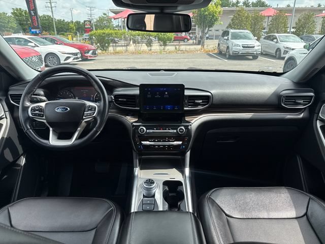 Used 2022 Ford Explorer Limited w/ Equipment Group 301A AWD/4WD image 12