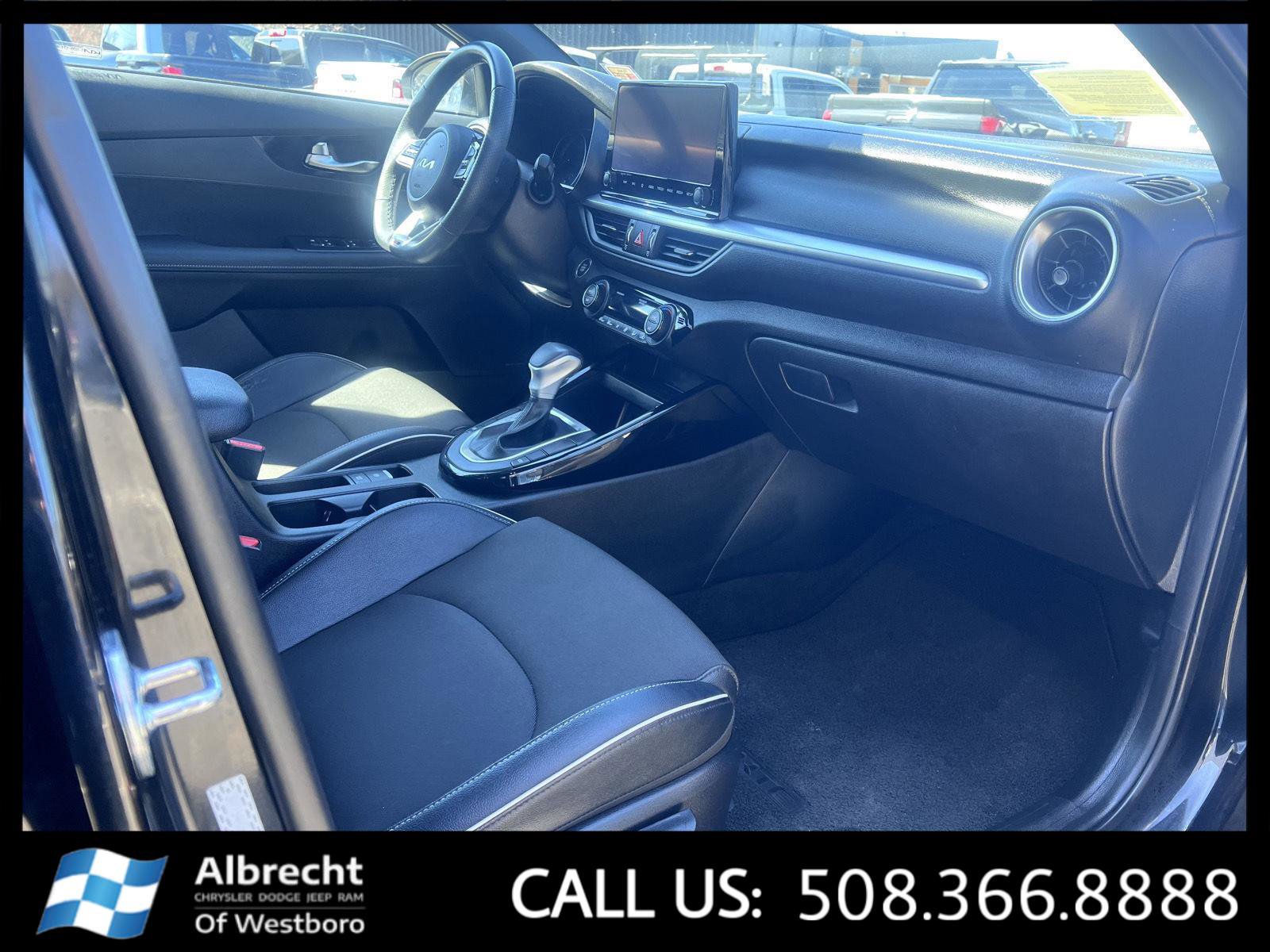 Used 2023 Kia Forte GT-Line w/ GT-Line Premium Package image 19