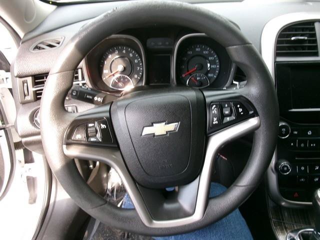 Used 2016 Chevrolet Malibu LT FWD image 9