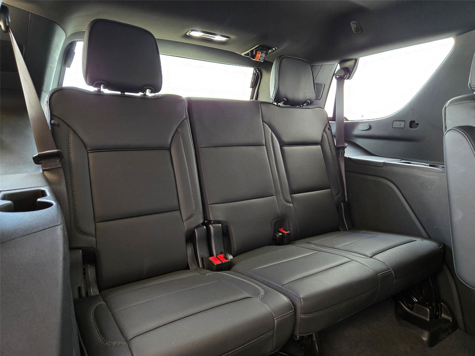 Used 2025 GMC Yukon Denali RWD image 32