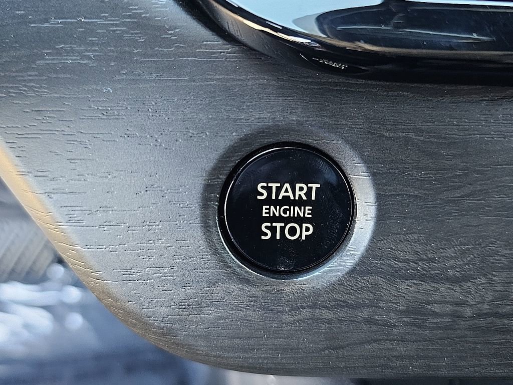 Used 2025 Nissan Murano SV image 35