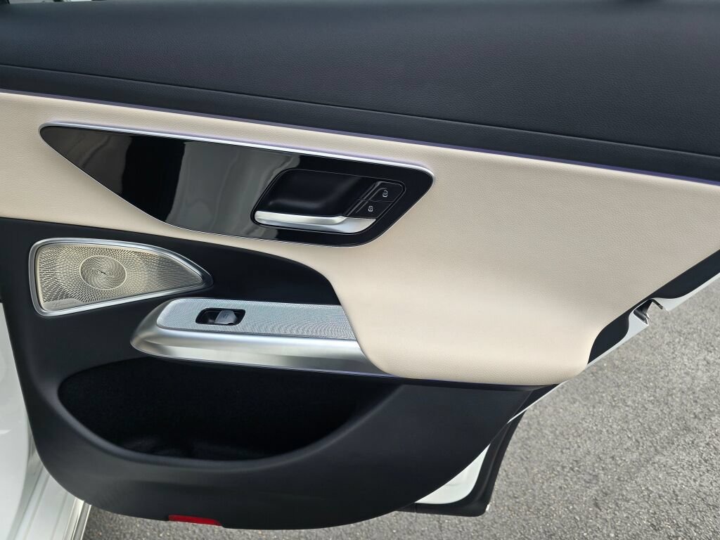 Used 2024 Mercedes-Benz E 350 4MATIC Sedan image 25