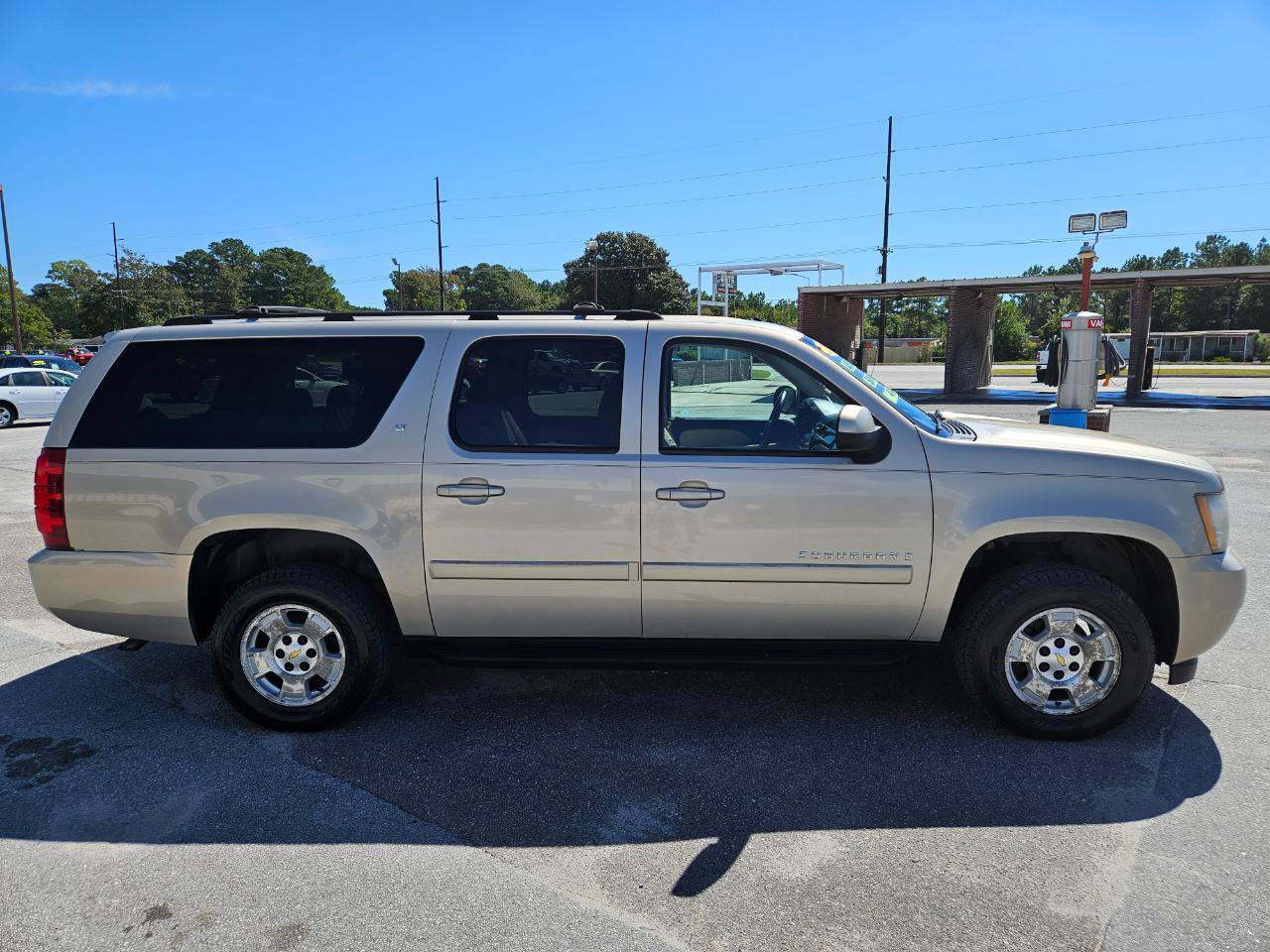 Used 2007 Chevrolet Suburban LT w/ LT Preferred Equipment Group AWD/4WD image 7