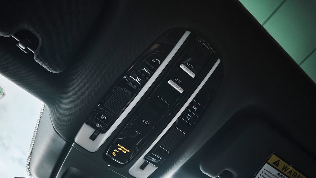Used 2020 Porsche Panamera 4 AWD/4WD image 39