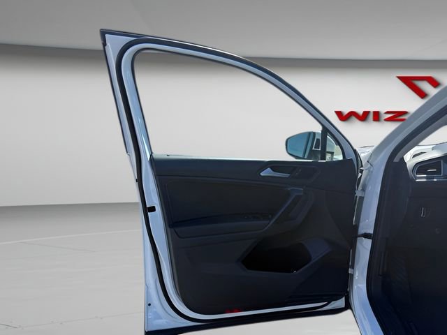 Used 2021 Volkswagen Tiguan SE w/ Panoramic Sunroof Package AWD/4WD image 9