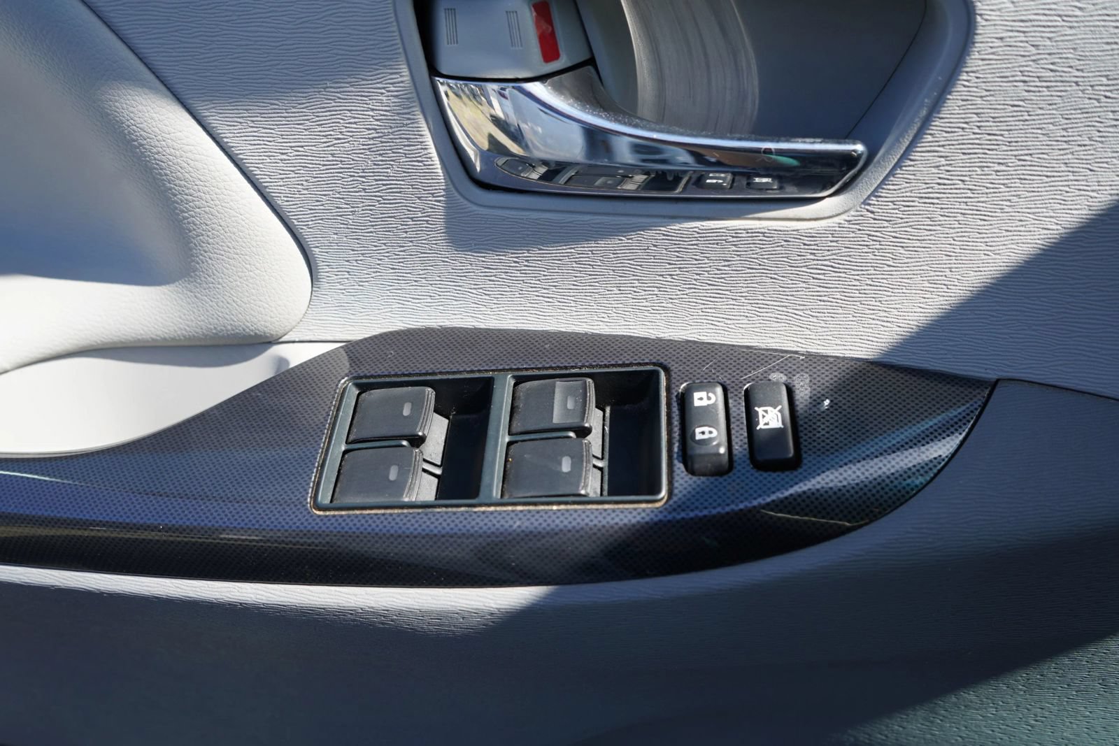 Used 2014 Toyota Sienna SE FWD image 14