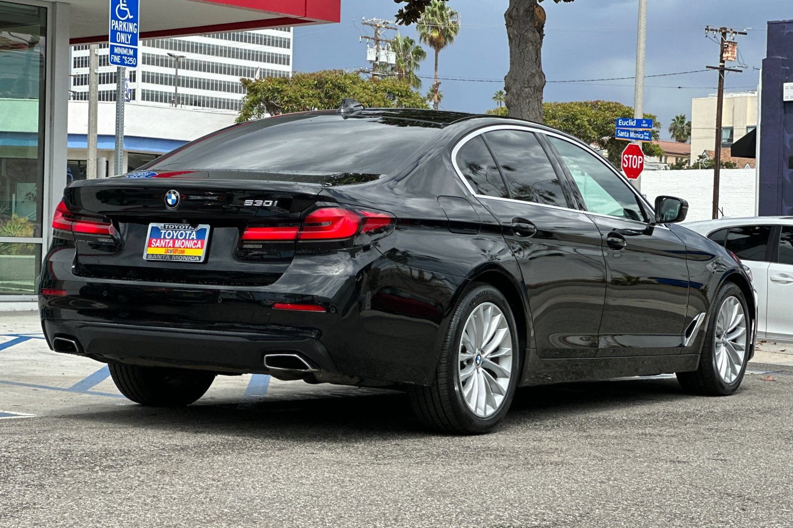 Used 2021 BMW 530i w/ Convenience Package RWD image 4