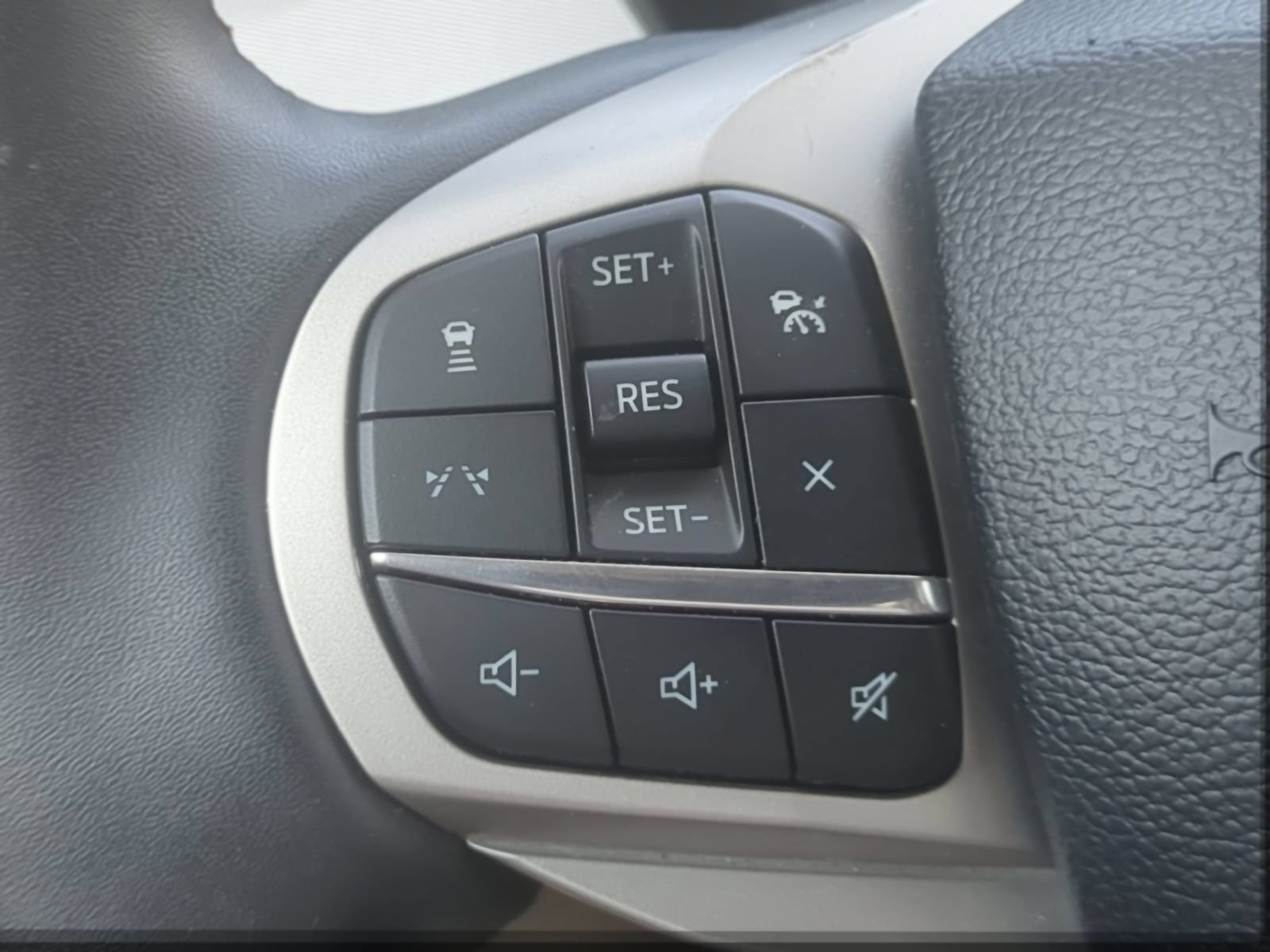 Used 2025 Ford Explorer Active w/ Active Comfort Package AWD/4WD image 17