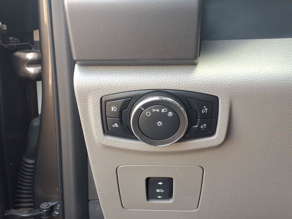 Used 2016 Ford F150 XLT w/ Equipment Group 302A Luxury AWD/4WD image 18