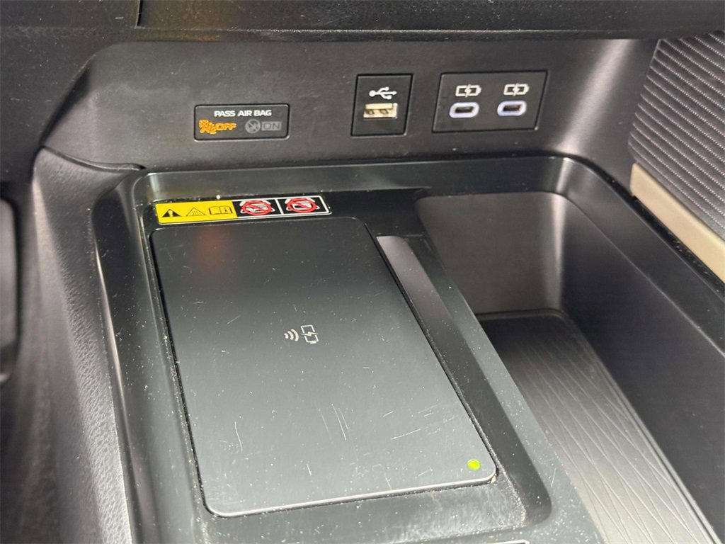 Used 2025 Toyota Camry SE image 8