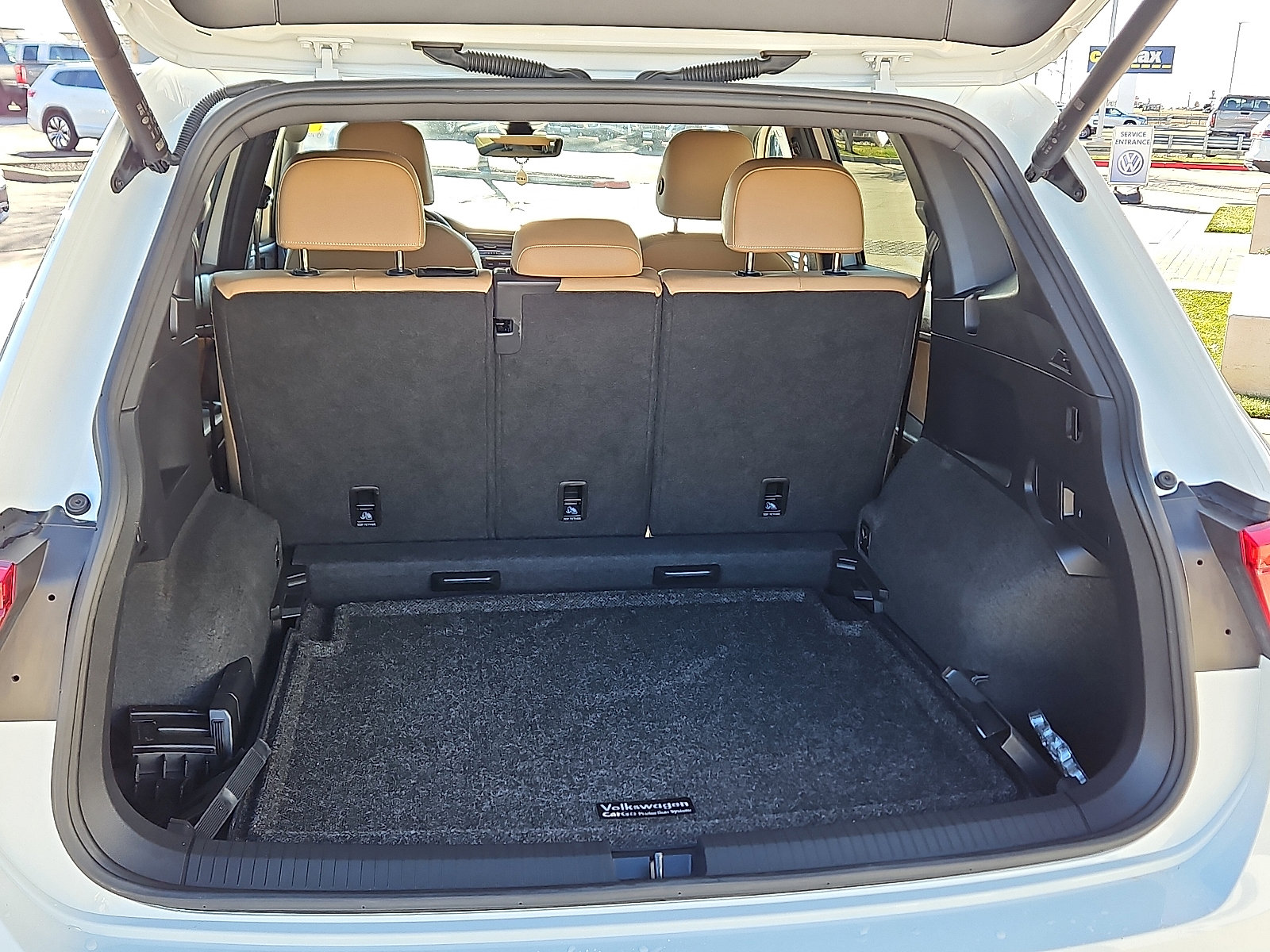 Certified 2024 Volkswagen Tiguan SE image 6