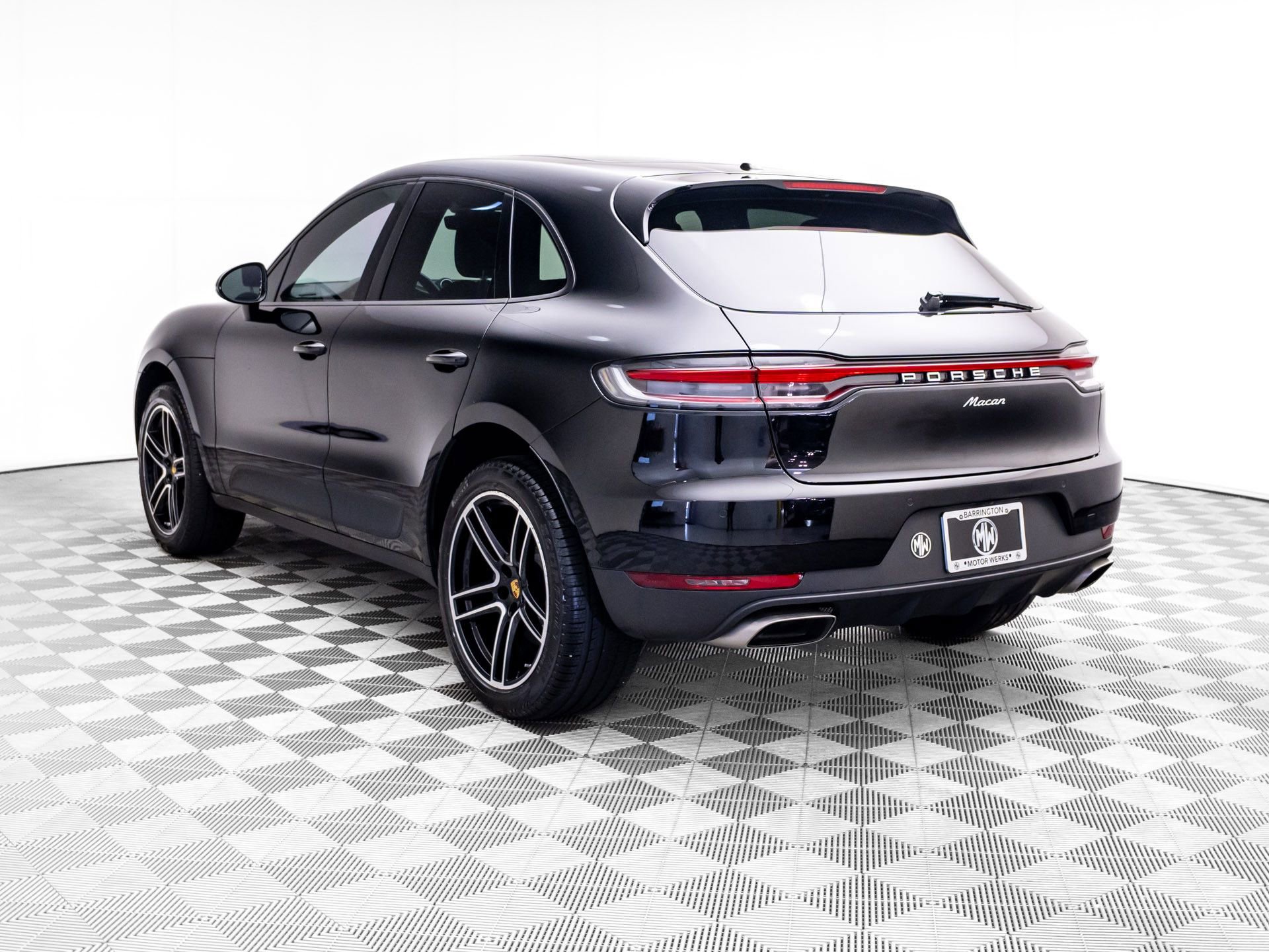 Used 2020 Porsche Macan AWD/4WD image 3