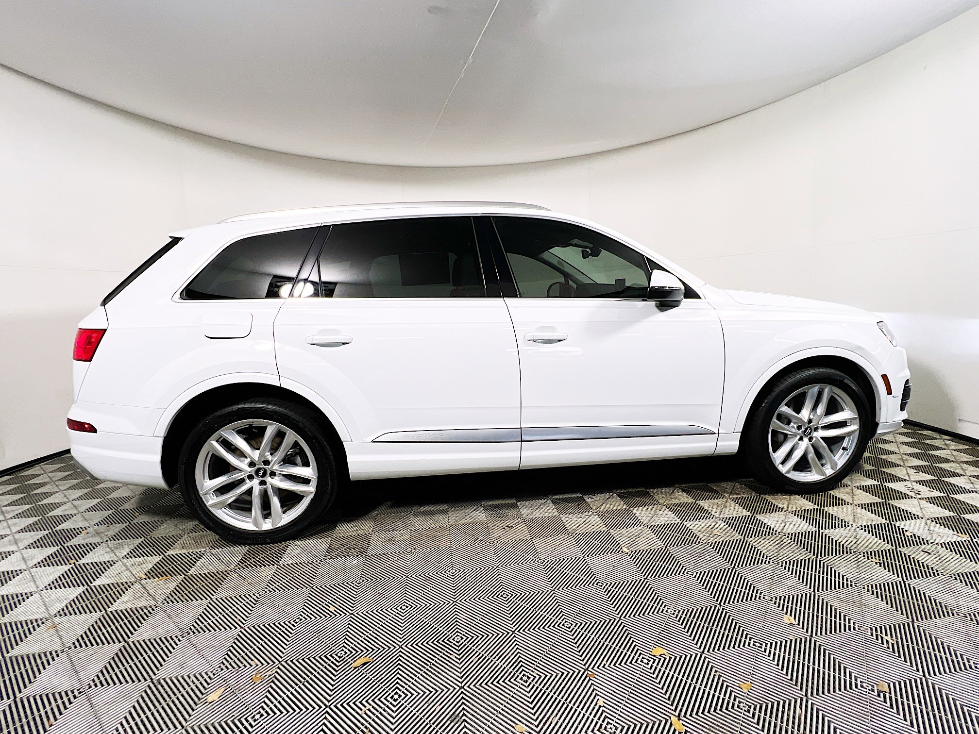 Used 2018 Audi Q7 3.0T Prestige AWD/4WD image 3