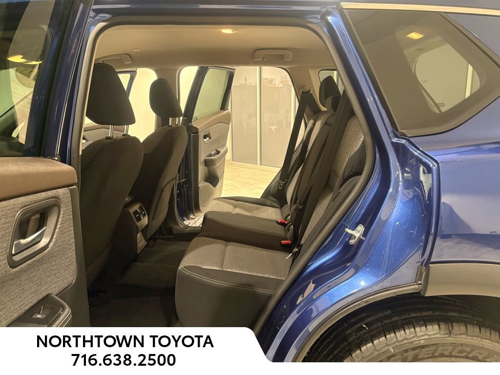 Used 2023 Nissan Rogue SV image 18