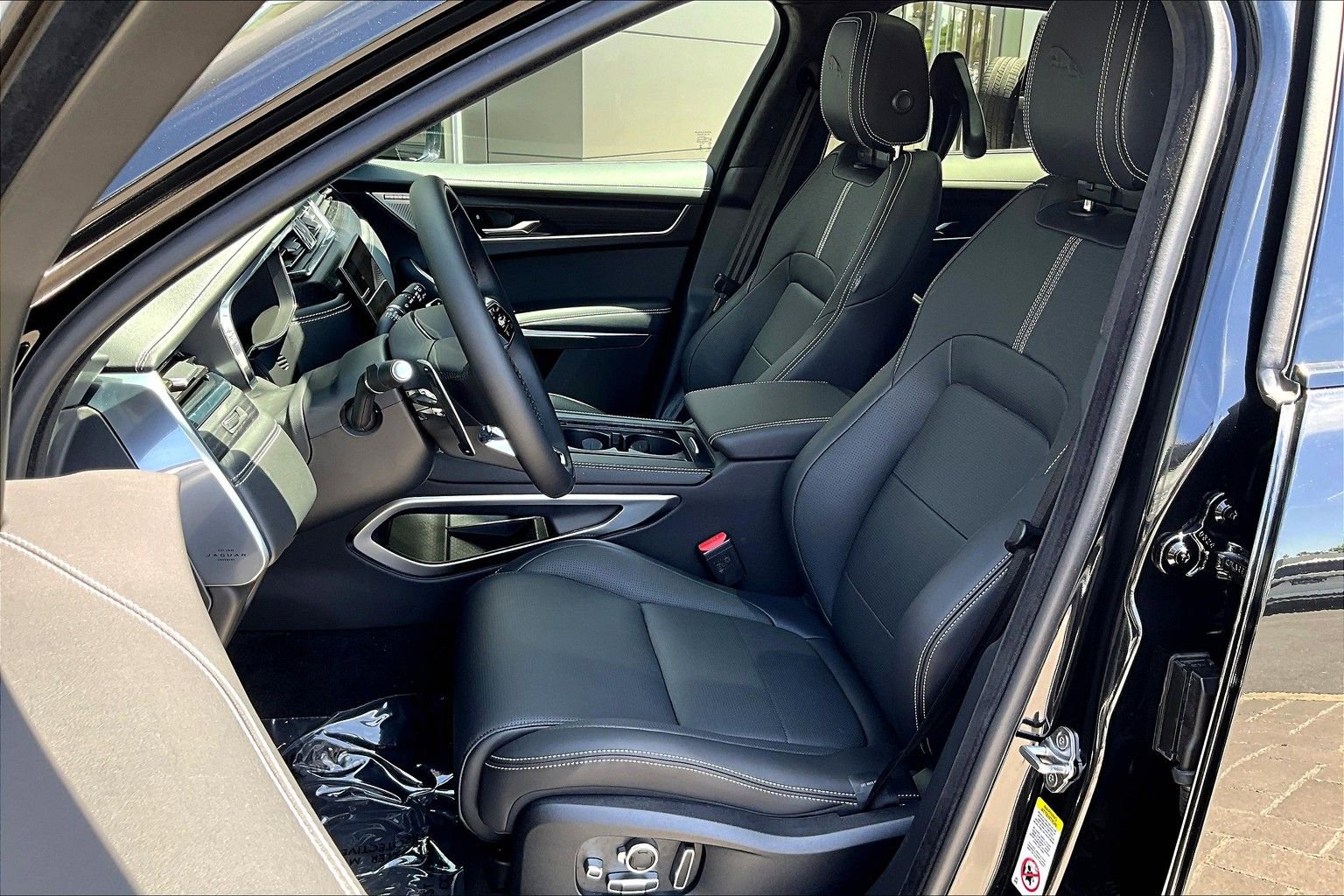 New 2025 Jaguar F-PACE R-Dynamic S AWD/4WD image 9
