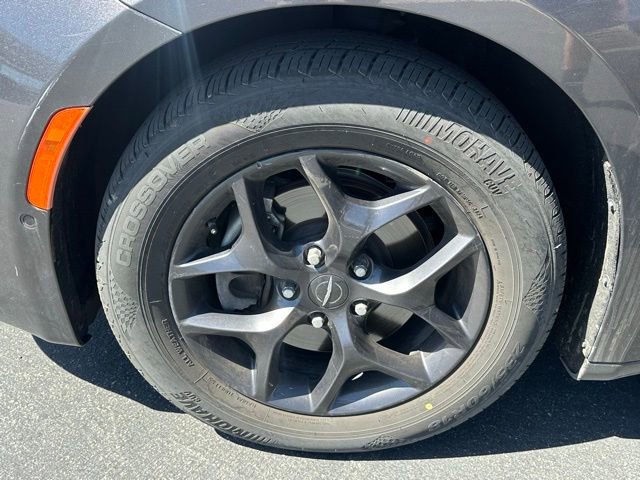 Used 2020 Chrysler Pacifica Limited w/ Advanced Safetytec Group FWD image 31