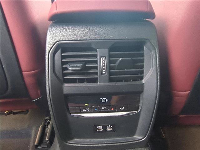 Used 2023 BMW 330i Sedan w/ Premium Package image 16