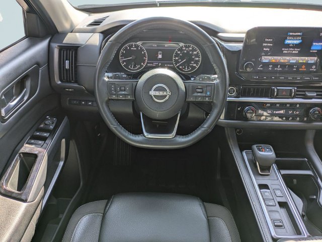 Used 2023 Nissan Pathfinder SL FWD image 18