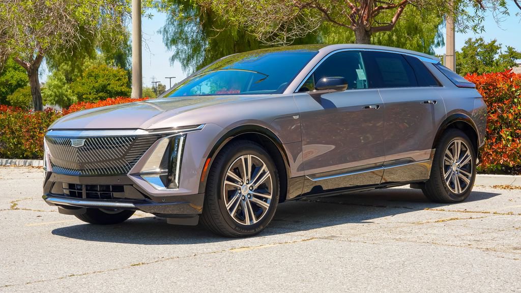 Used 2025 Cadillac Lyriq Luxury image 3