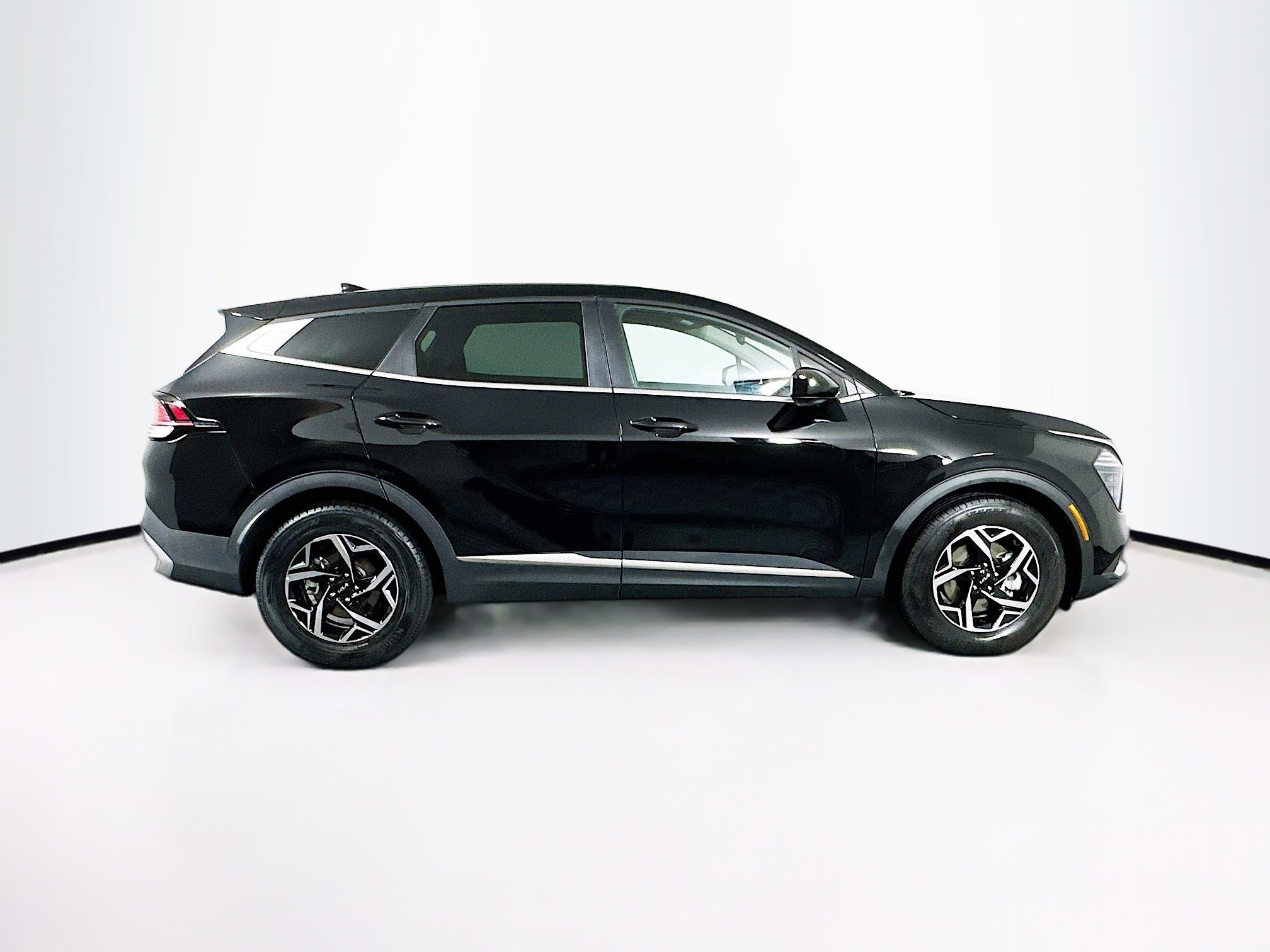 Used 2025 Kia Sportage LX image 10