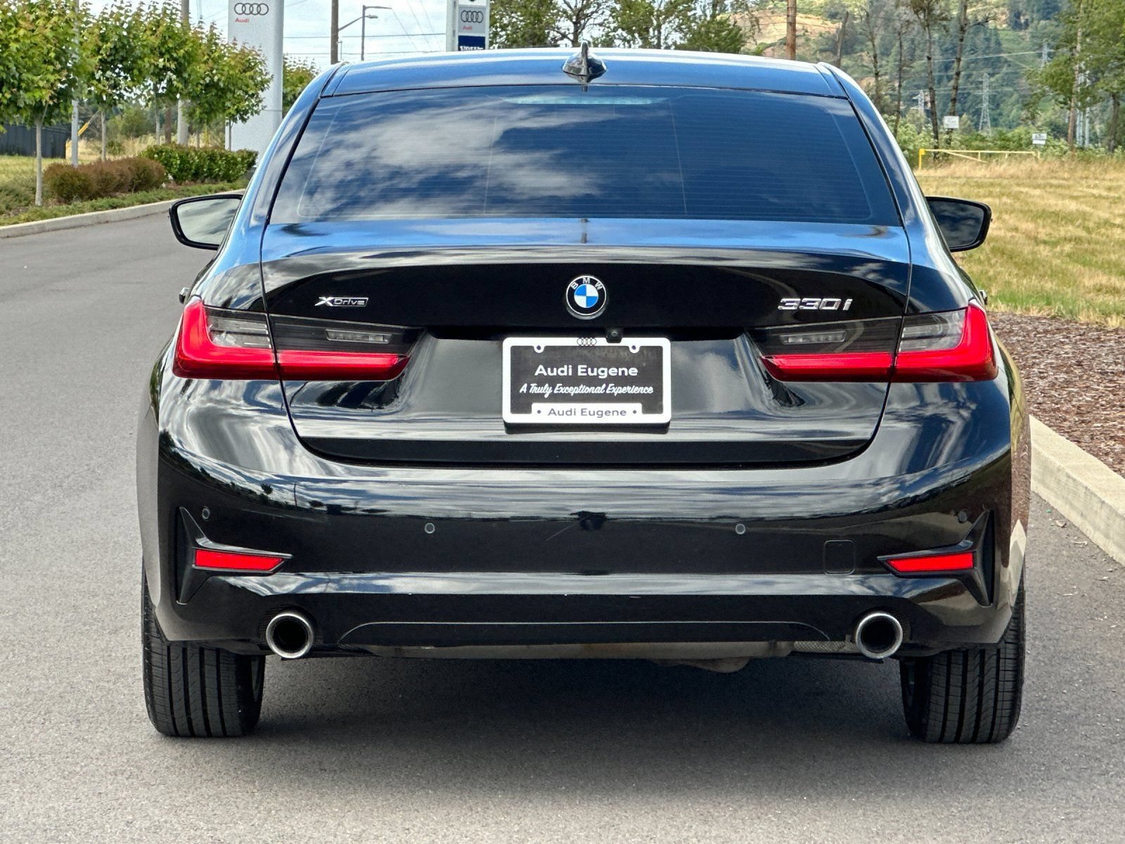 Used 2020 BMW 330i xDrive Sedan w/ Driving Assistance Package AWD/4WD image 4
