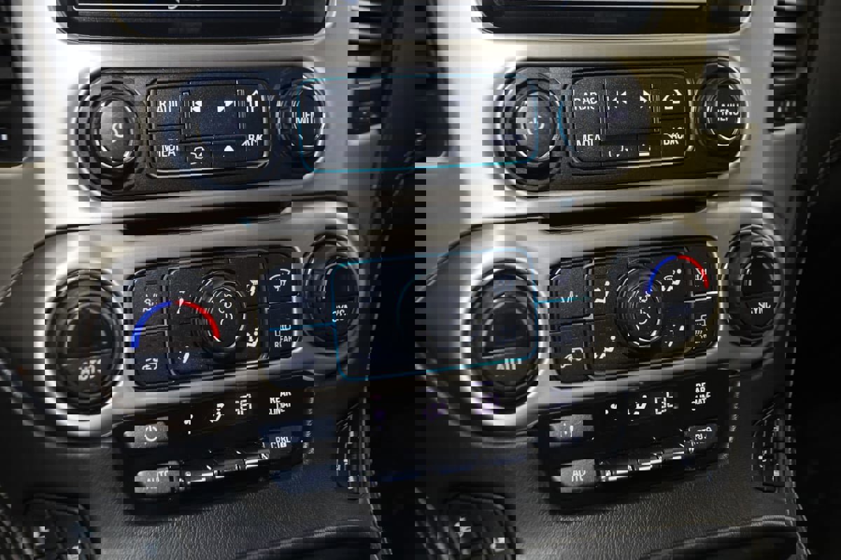 Used 2018 GMC Yukon Denali w/ Open Road Package image 33