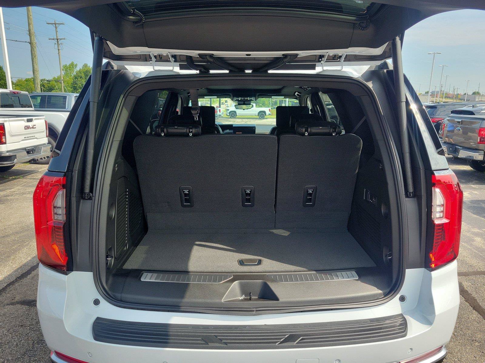 New 2026 GMC Yukon Denali w/ Advanced Technology Package AWD/4WD image 6