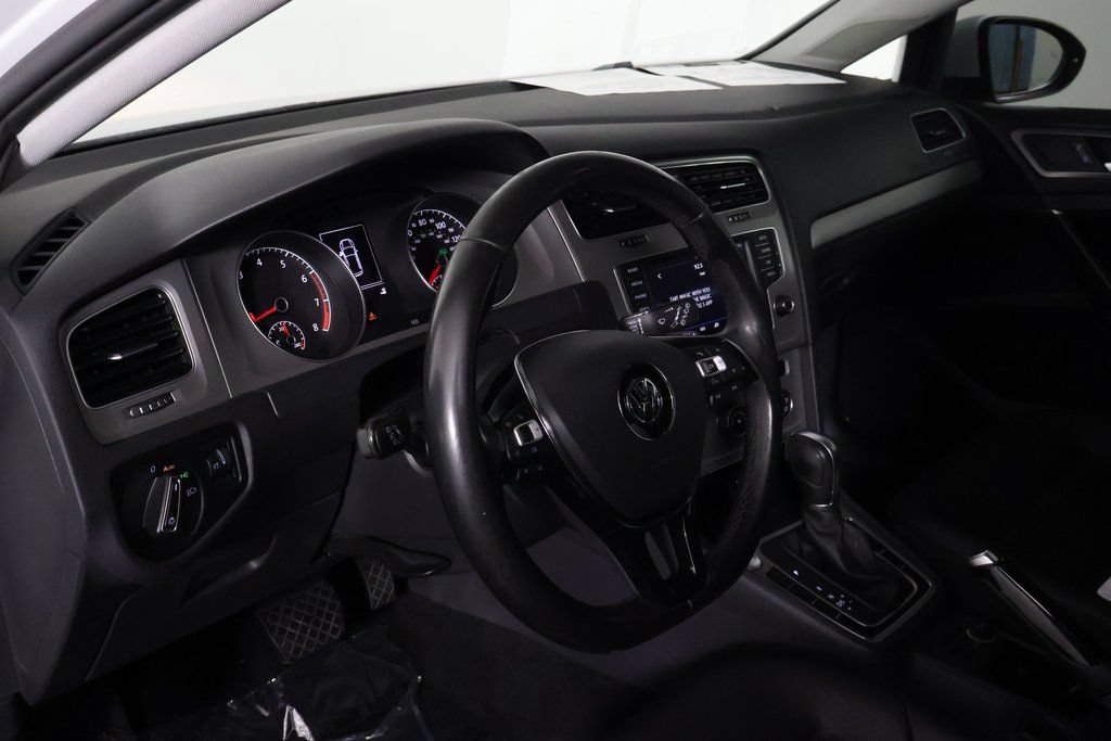 Used 2017 Volkswagen Golf S FWD image 7