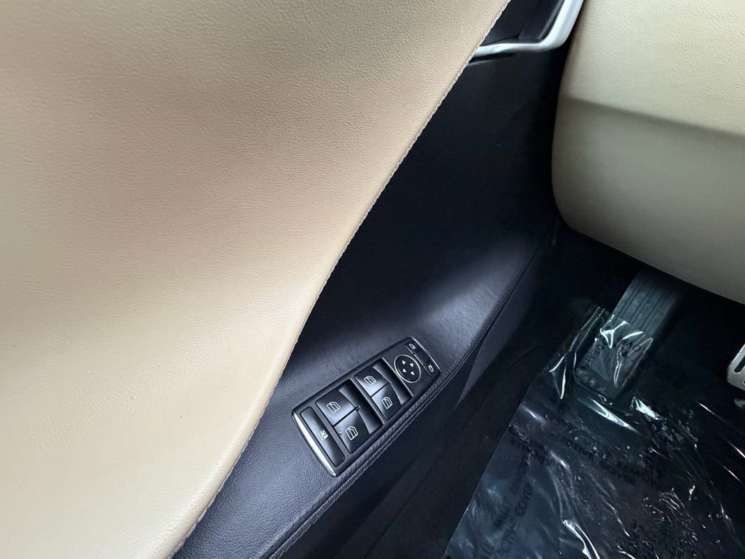 Used 2013 Tesla Model S Performance RWD image 37