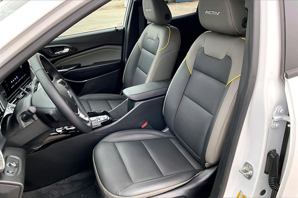 Used 2025 Chevrolet Trax ACTIV w/ Sunroof Package image 23