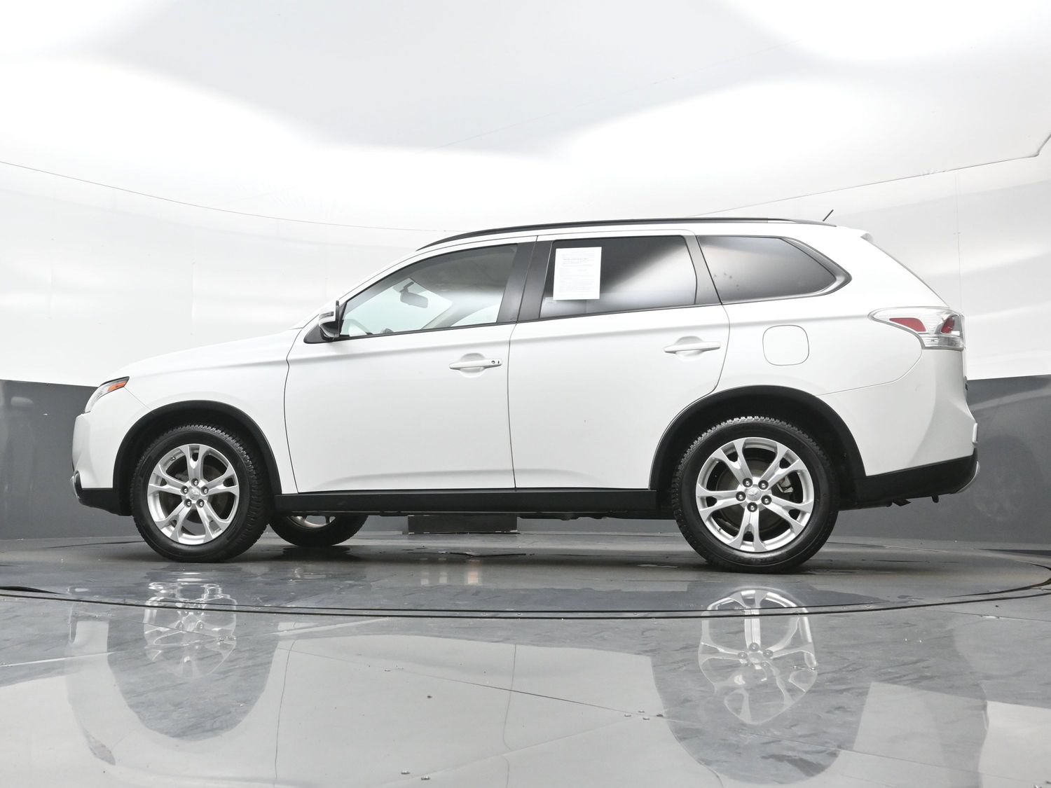 Used 2015 Mitsubishi Outlander SE AWD/4WD image 30