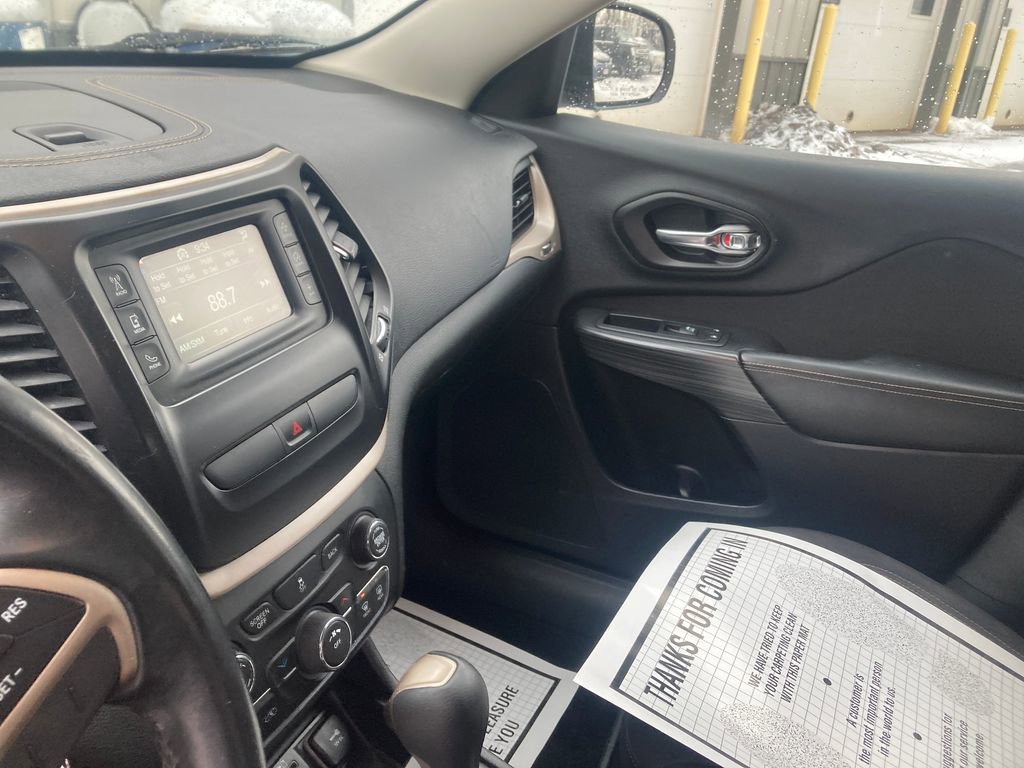 Used 2017 Jeep Cherokee Latitude image 17