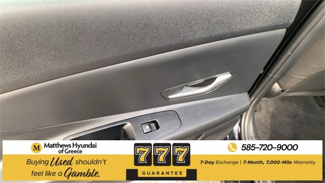 Used 2023 Hyundai Elantra SE image 18