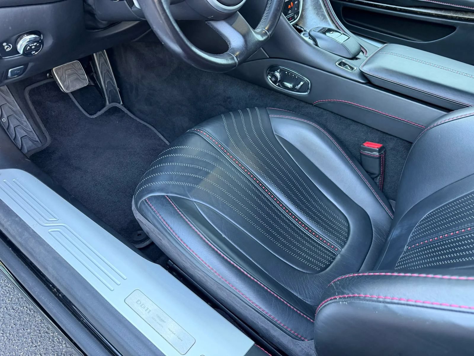 Used 2018 Aston Martin DB11 V12 RWD image 13