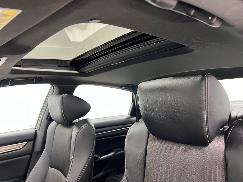 Used 2018 Honda Accord Sport image 12