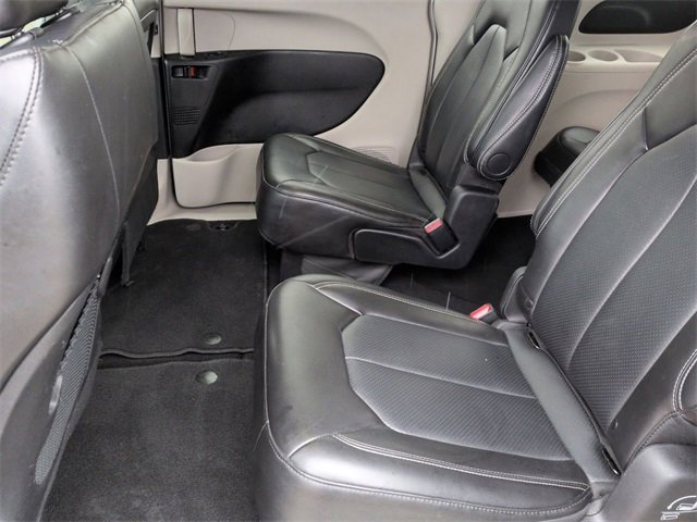 Certified 2024 Chrysler Pacifica Touring-L image 24