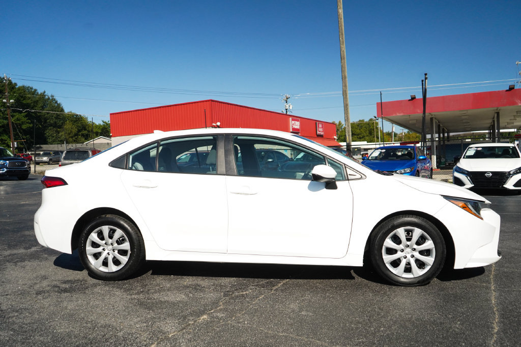 Used 2023 Toyota Corolla LE FWD image 2