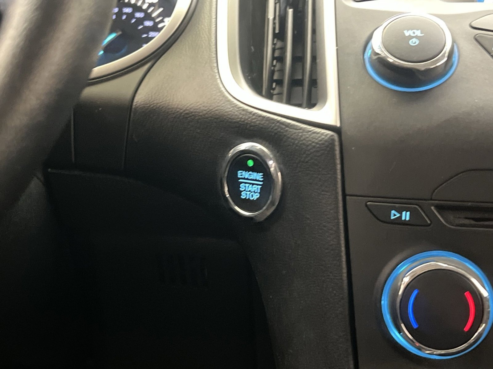 Used 2016 Ford Edge SEL image 36