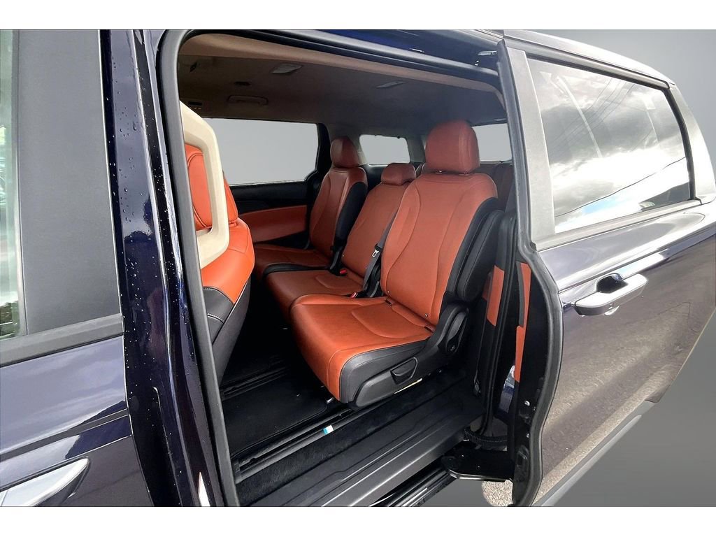 Used 2026 Kia Carnival EX image 21