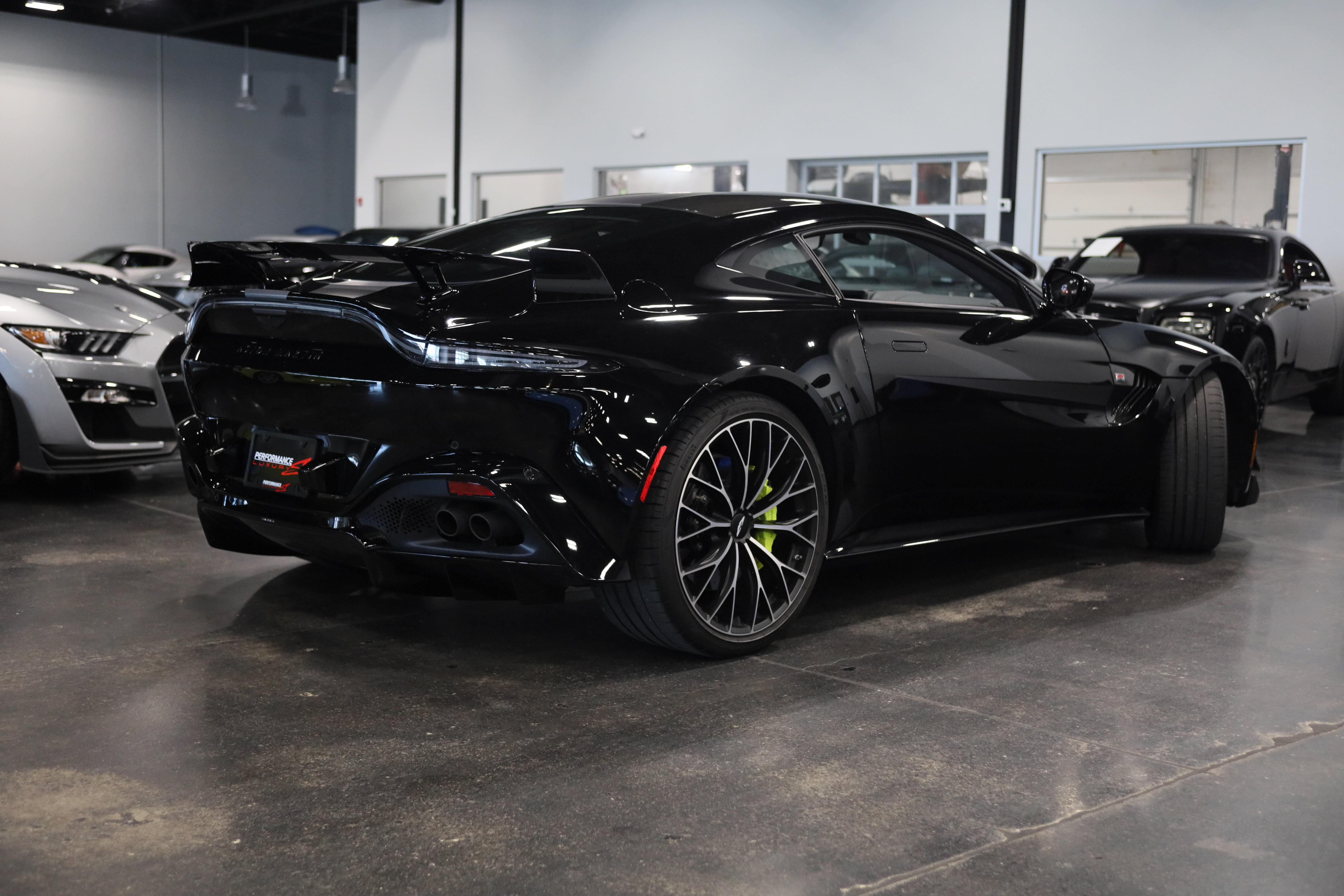 Used 2023 Aston Martin V8 Vantage Coupe RWD image 6