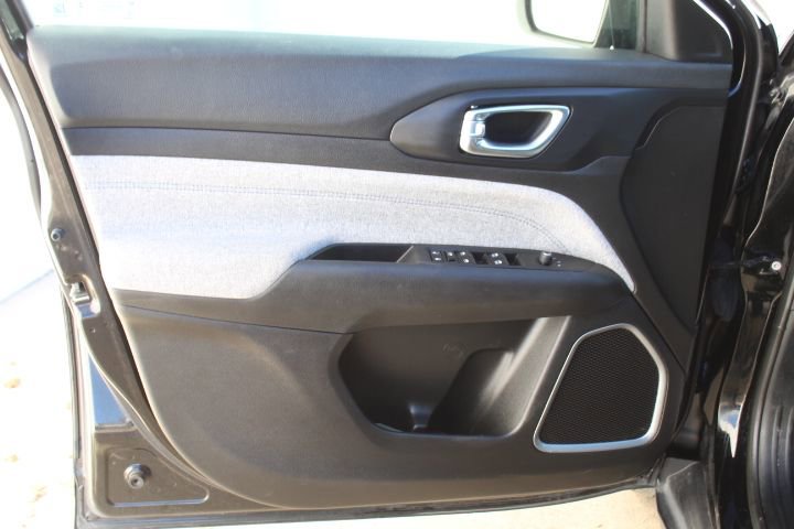 Used 2024 Jeep Compass Sport image 13