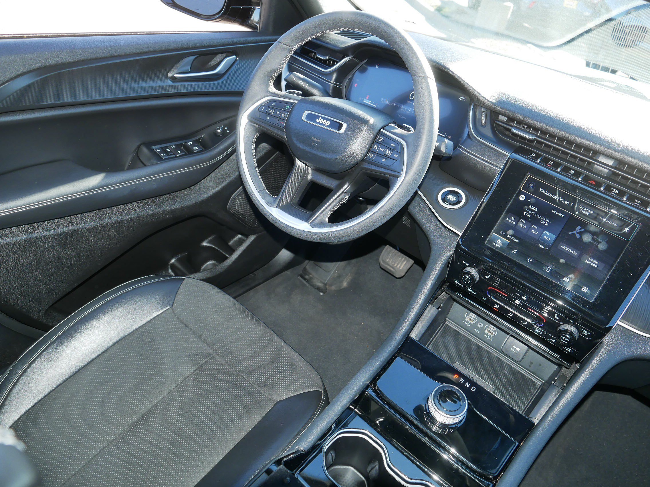 Used 2023 Jeep Grand Cherokee Altitude AWD/4WD image 9