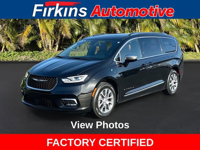 Used 2025 Chrysler Pacifica Pinnacle