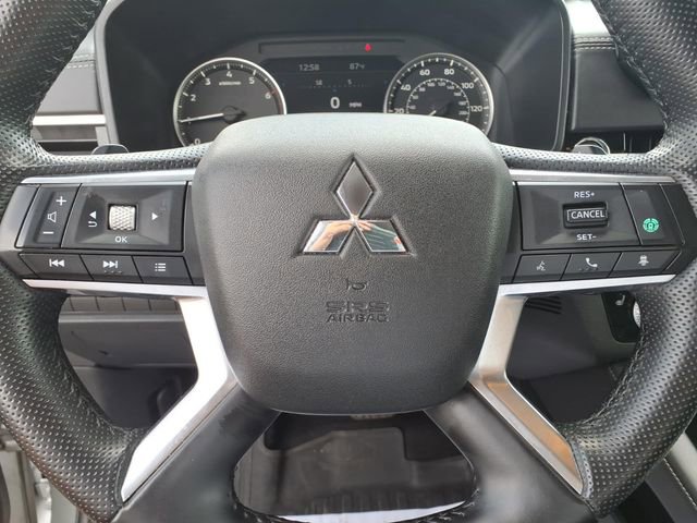 Used 2024 Mitsubishi Outlander AWD image 12