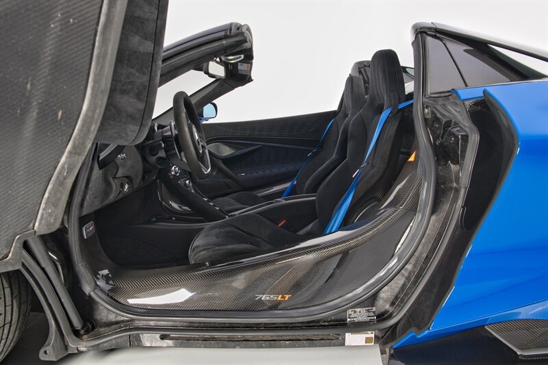 Used 2022 McLaren 765LT RWD image 23