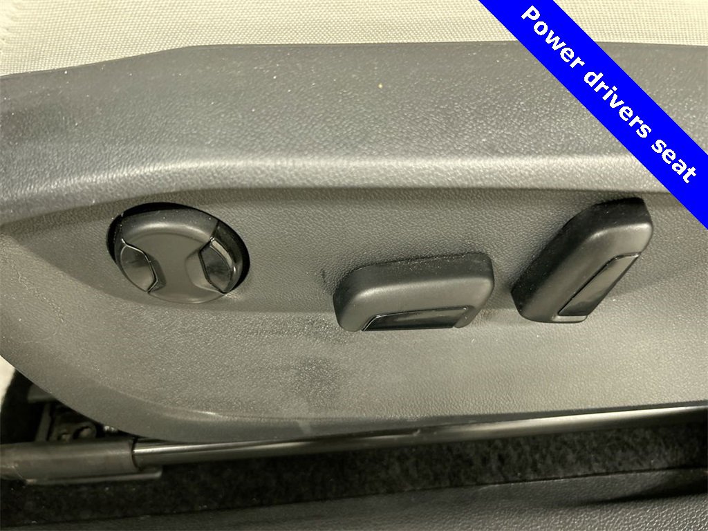 Certified 2022 Volkswagen Tiguan SE R-Line image 14