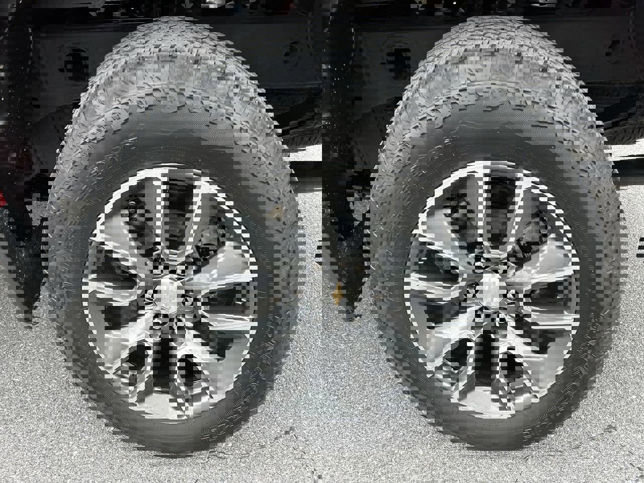 Used 2023 Chevrolet Silverado 1500 LT w/ Z71 Off-Road Package image 10