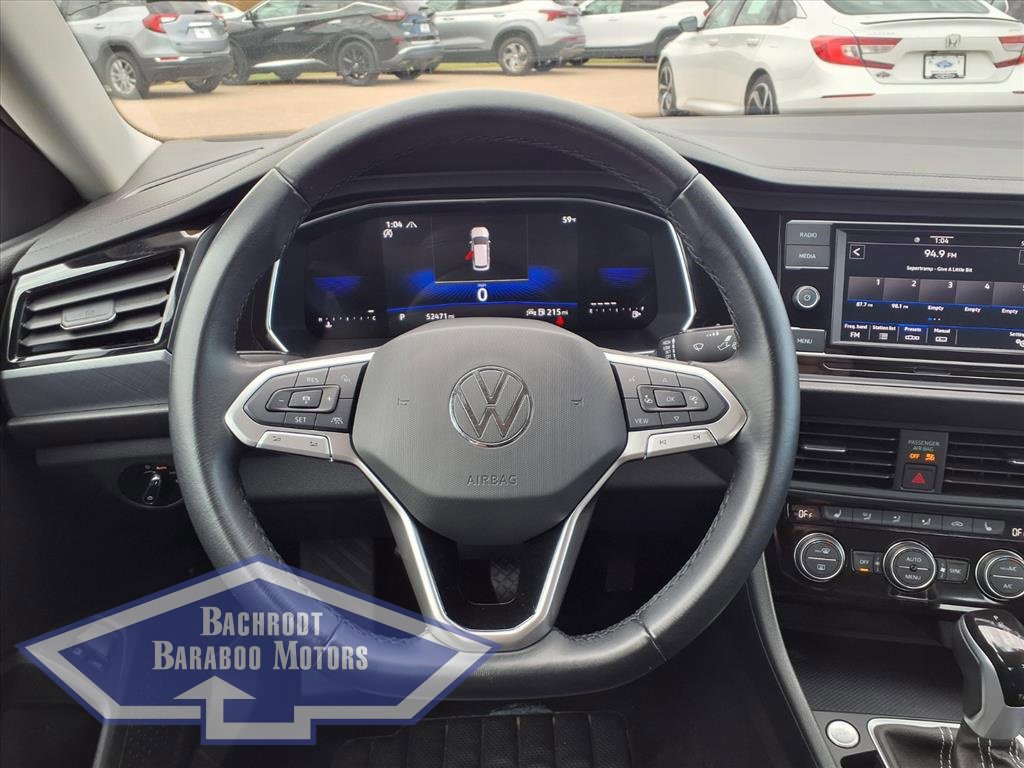 Used 2024 Volkswagen Jetta SE image 3