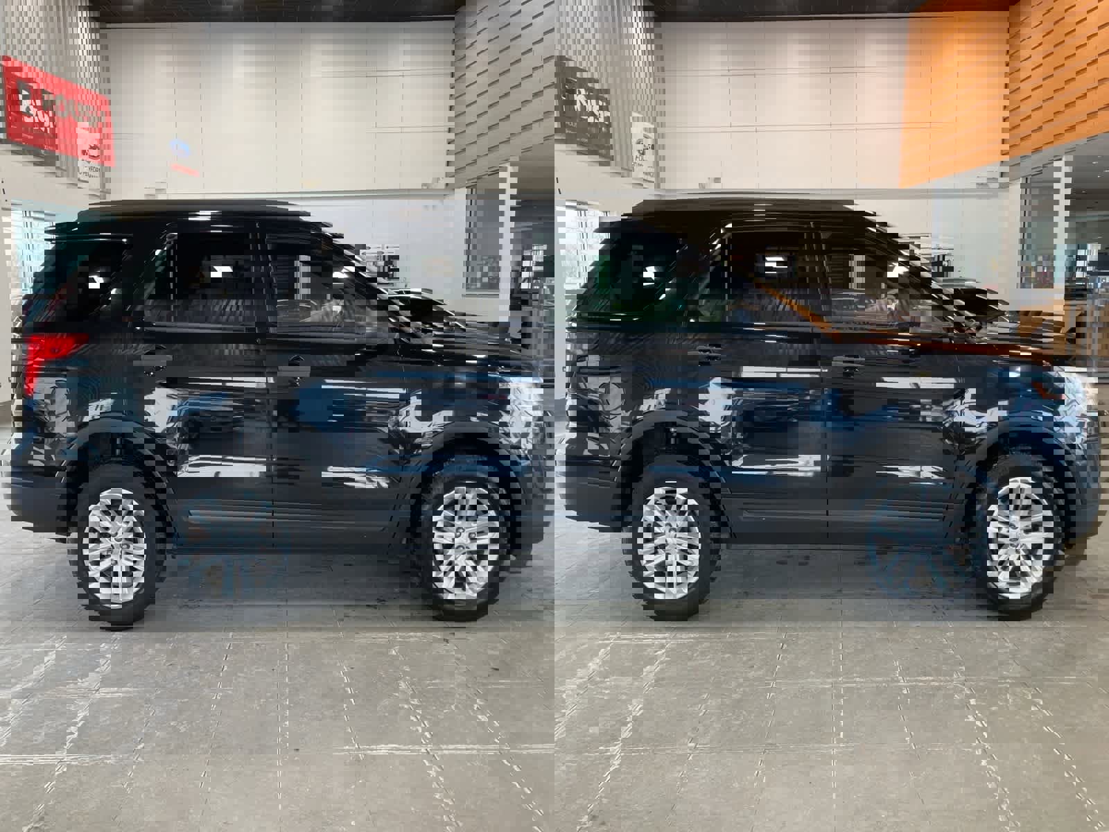 Used 2017 Ford Explorer 4WD image 4