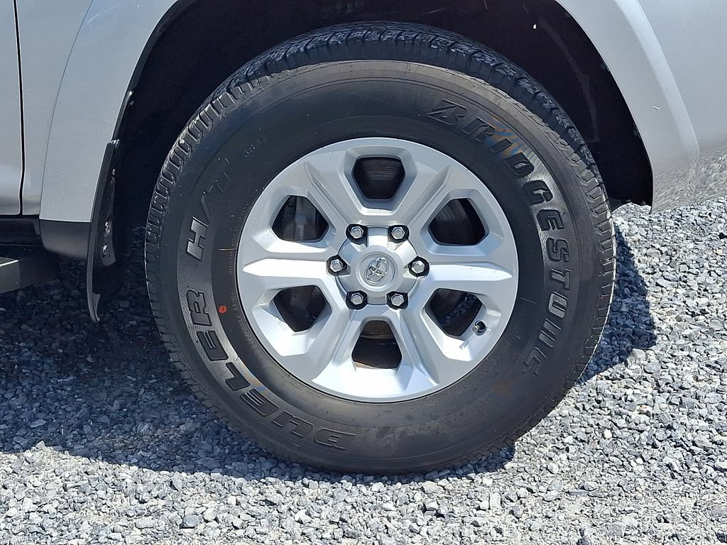 Used 2022 Toyota 4Runner SR5 AWD/4WD image 11